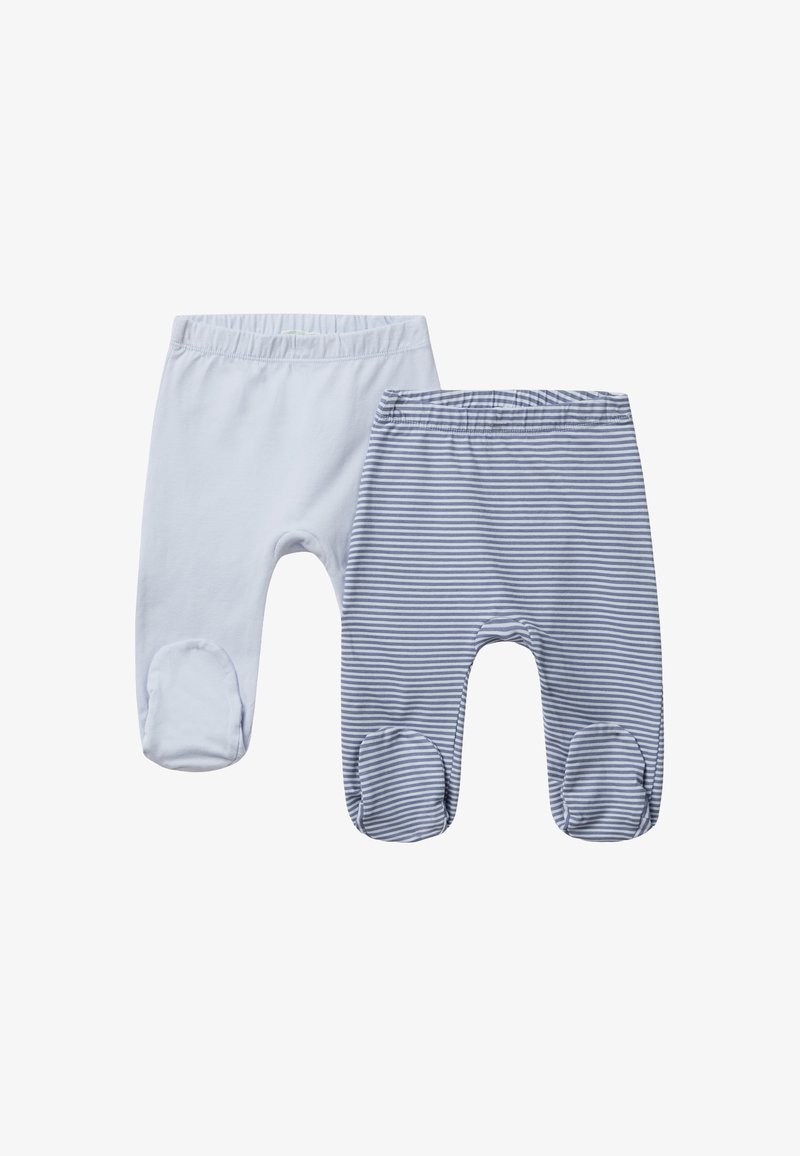 Zestaw bawełnianych spodenek dla niemowląt zawiera jedną parę w jednolitym jasnoniebieskim kolorze oraz jedną parę w niebieskie paski, obie z elastycznym pasem i łatkami na kolanach dla większej trwałości.