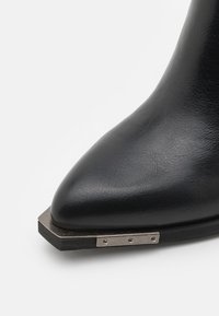 Buffalo WEST HI - Botas camperas - black/white