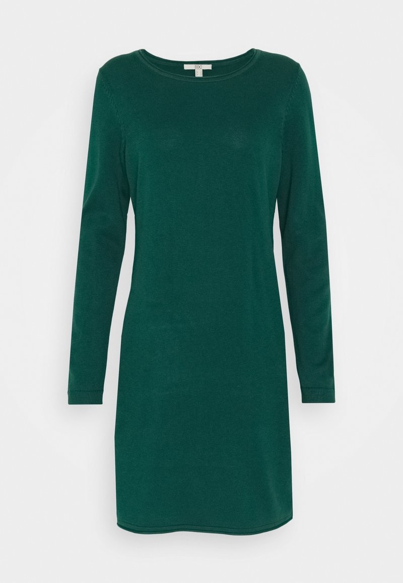 Robe en maille vert foncé à manches longues, longueur au genou, avec un col rond et une silhouette ajustée, présentée sur fond blanc.