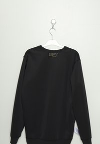SIKSILK Felpa - black