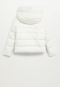 Biała krótka kurtka puchowa z kapturem. Prosty krój, pikowana tekstura i elastyczne mankiety. Charakteryzuje się gładkim wykończeniem i minimalnym zdobieniem.