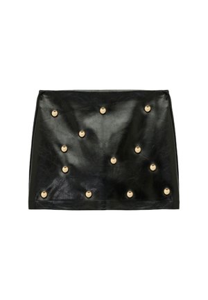 Clutch in pelle nera con finitura opaca, caratterizzata da borchie dorate disposte in un motivo. Forma rettangolare con profilo piatto.