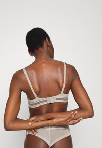 Passionata RHYTHM BEDECKENDER - Soutien de t-shirt - misty green