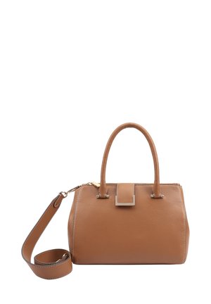 Sac à main en cuir marron avec un design structuré, deux poignées et une bandoulière amovible. Il possède une fermeture éclair et des accents en métal argenté.