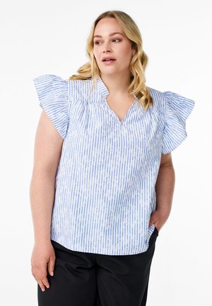 Blouse rayée bleue et blanche avec des manches volantes, décolleté en V et coupe décontractée. Le tissu présente des motifs floraux sur fond de rayures verticales.