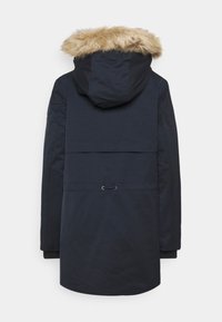Parka d'hiver bleu marine à manches longues, taille ajustable et capuche bordée de fausse fourrure marron clair, vue de dos.
