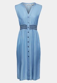 Robe sans manches bleu clair à boutons sur le devant, col en V et détail smocké noir à la taille, longueur genou, fabriquée en tissu léger.