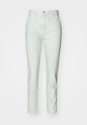 Ljusblå denimjeans med hög midja, raka ben, subtila blekningar och klassisk femficksdesign med en metallknapp.