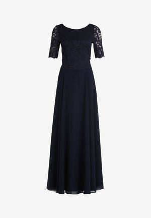 Granatowa suknia wieczorowa z koronkową górą, krótkimi rękawami i zwiewną, pełną spódnicą. Gładki materiał z dopasowanym topem i wyraźnie zaznaczoną talią.
