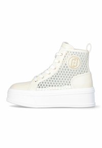 Witte high-top sneakers met een mesh panel ontwerp, gestructureerd synthetisch materiaal, dikke witte plateauzool en een rond logo-accent.