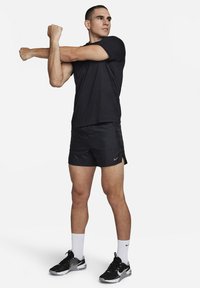 Nike Performance RUN STRIDE - Pantalón corto de deporte - black black