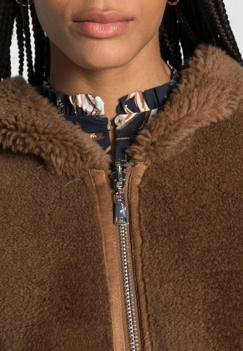 Damen Leichte Jacken | Oakwood IRIS Winterjacke cognac/braun - TN25337 Damen Leichte Jacken | Oakwood IRIS Winterjacke cognac/braun - TN25337