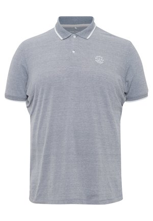 Siva polo majica od teksturiranog materijala. Sadrži kontrastni ovratnik i akcentne rukave, te mali logo na lijevoj strani prsnog dijela.