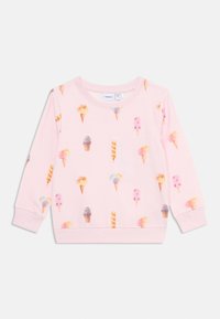 Sudadera rosa claro con un patrón de varios conos de helado y polos en colores pastel, con puños y dobladillo acanalados. Textura de tela suave.