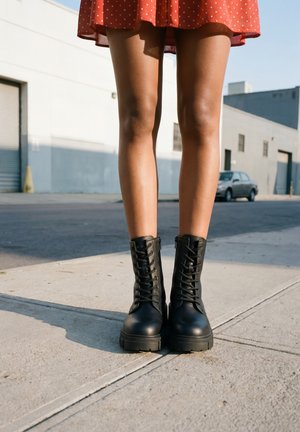 Buffalo, Bottines à plateau - black