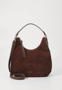 Braune Wildleder-Schultertasche mit einer geschwungenen Form, Ledergriff und einem Reißverschluss. Verfügt über einen verstellbaren Schulterriemen und ein Logodetail auf der Vorderseite.