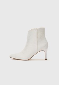 Ankelboots med høye hæler - white