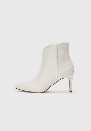 High Heel Stiefelette - white