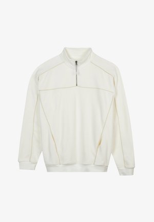 Hvit quarter-zip genser laget av mykt stoff, med kontrastfargede sømmer, lange ermer og en avslappet passform i kanten.