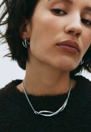 EDBLAD, NOUVEAU HOOPS L - Pendientes - silver-coloured