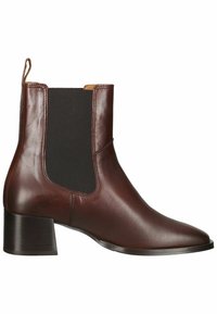 Braune Leder-Stiefelette mit spitzem Zehenbereich, elastischen seitlichen Einsätzen und niedrigem Blockabsatz. Glatte Textur mit minimalen Nahtdetails.