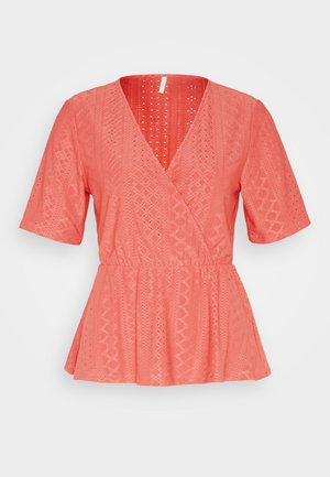 ONLY ONLSANDRA FIXED WRAP - Μπλουζάκι με στάμπα - mineral red