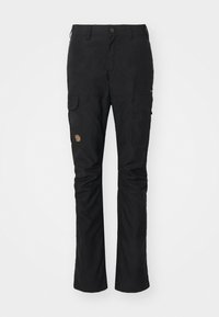 Melnie kravas bikses, izgatavotas no izturīga auduma, ar vairākām kabatām, taisnu kāju dizainu un logo plāksteri uz kreisās kabatas.