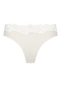 Lace-trimmed thong in lichtcrème met bloemenpatroon op de tailleband, een gladde stof en delicate stiksels aan de voorkant.