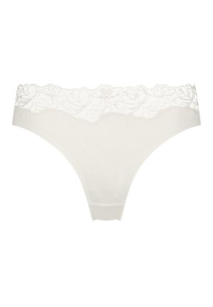 Lace-trimmed thong in lichtcrème met bloemenpatroon op de tailleband, een gladde stof en delicate stiksels aan de voorkant.