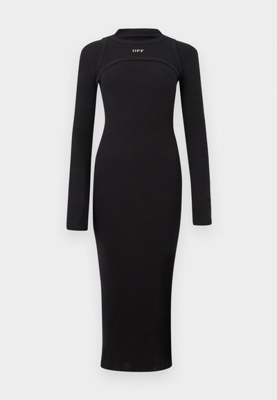 Robe noire à manches longues côtelées avec un col montant, présentant une silhouette ajustée et un logo sur la poitrine. Design simple, longueur mi-mollet.