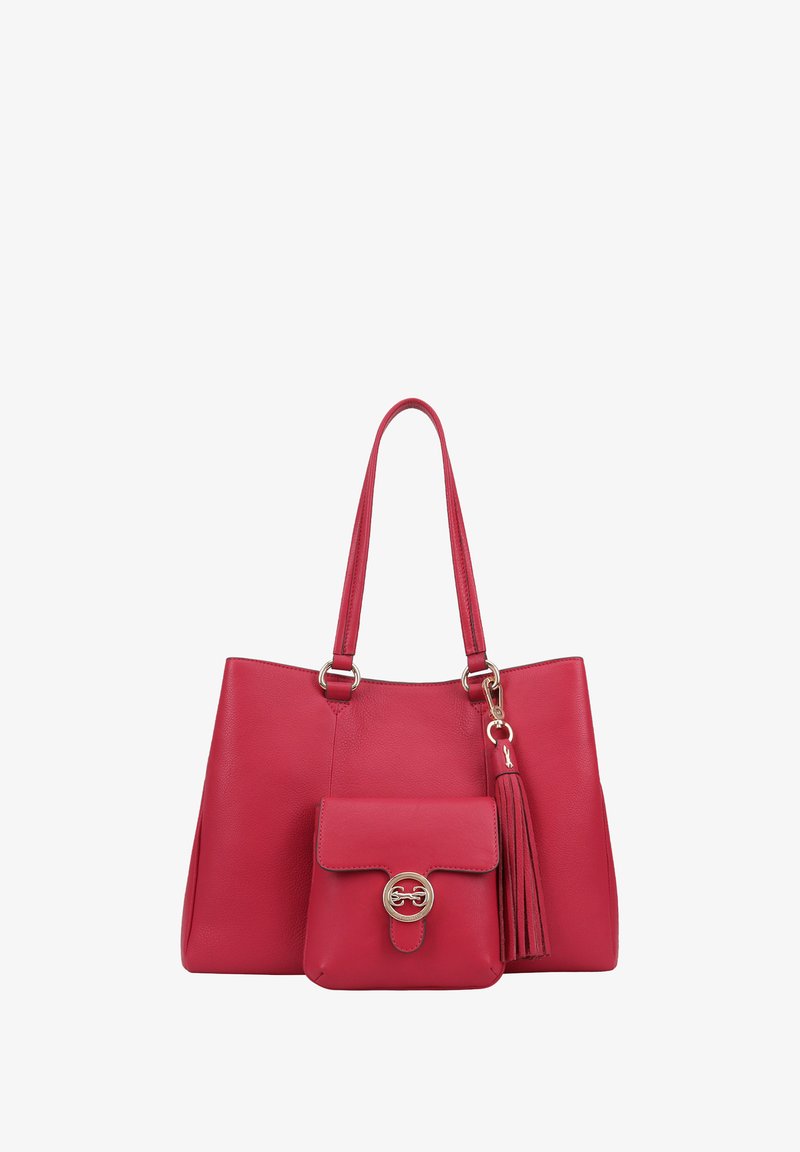Sac fourre-tout en cuir rouge avec deux poignées, une pochette détachable plus petite et un accent en frange. Texture lisse et détails en or.