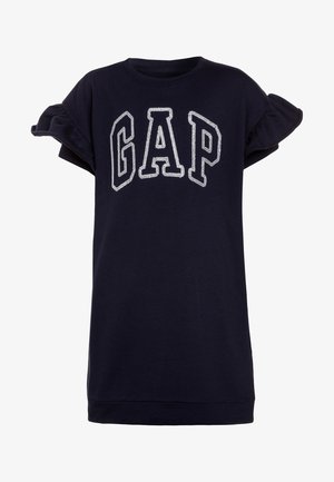 Granatowa sukienka z krótkim rękawem, z falbanami na rękawach i dużym, teksturowanym logo „GAP” na piersi.