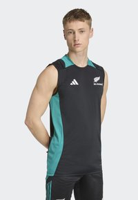 Canotta sportiva nera senza maniche con accenti turchesi, con logo Adidas e testo "ALL BLACKS". Realizzata in materiale leggero e traspirante.