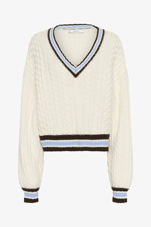Grietos spalvos džemperis su kabeliniu raštu, V formos iškirpte ir rudos bei mėlynos juostelėmis išpjovose, rankovėse bei apatine dalyje.