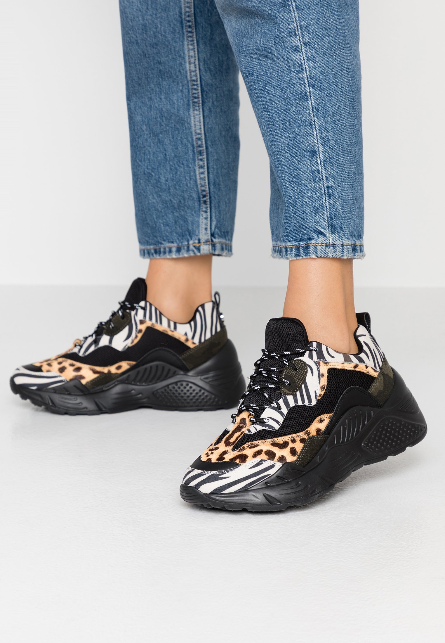 steve madden olive sneakers