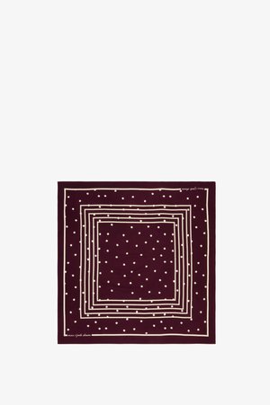 Foulard carré violet foncé à pois blancs avec cinq bordures carrées blanches imbriquées, texte "marc jacobs denim" dans deux coins.