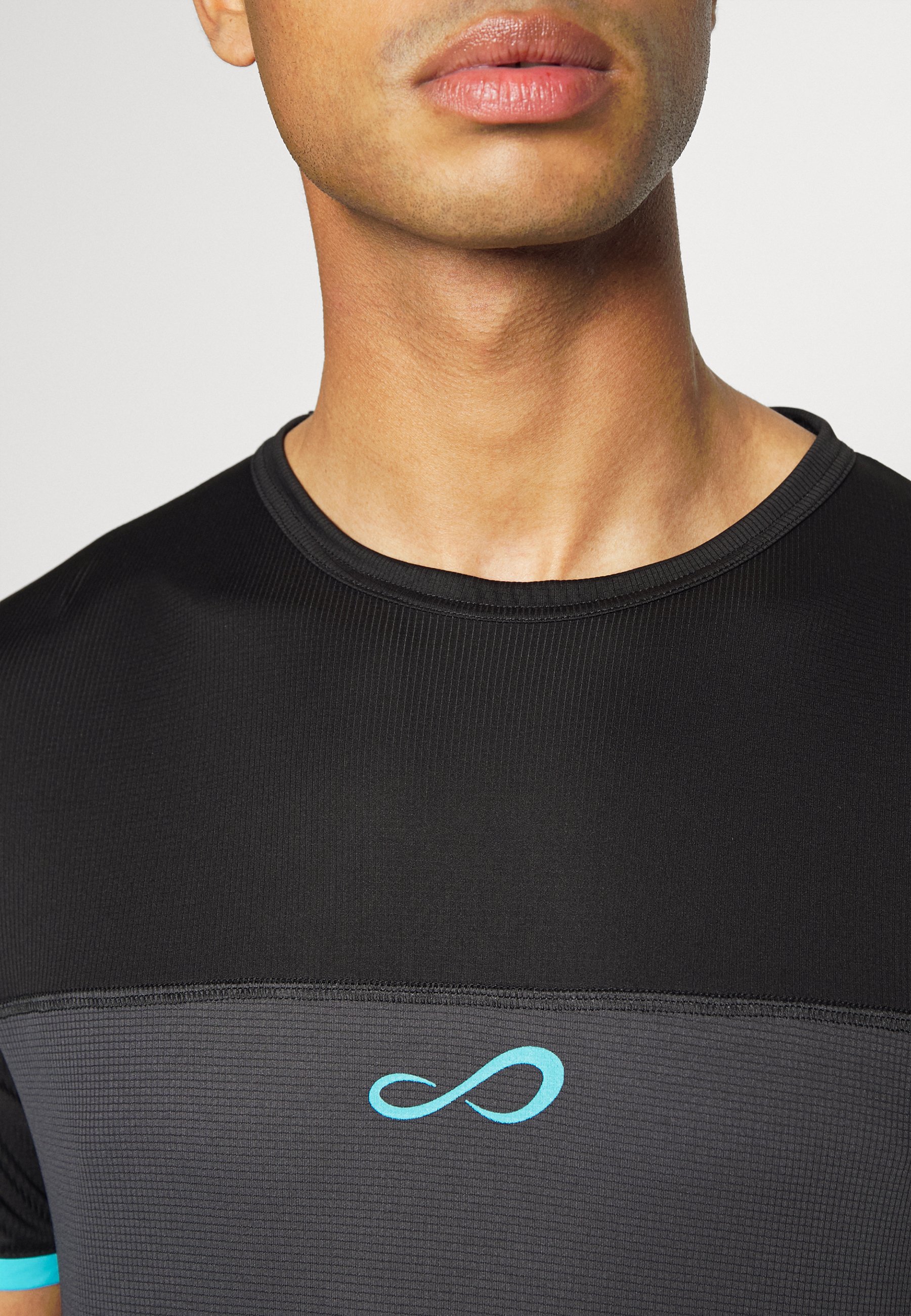 Endless CAMISETA ALPHA - Camiseta estampada - titanium/blue/gris metalizado  - Zalando.es