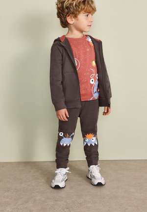 Blue Seven, BLUE SEVEN JOGGINGHOSE - Pantaloni sportivi - 8800 - dunkelbraun