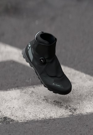 MINAKI III UNISEX - Pantofi mers sportiv - black
