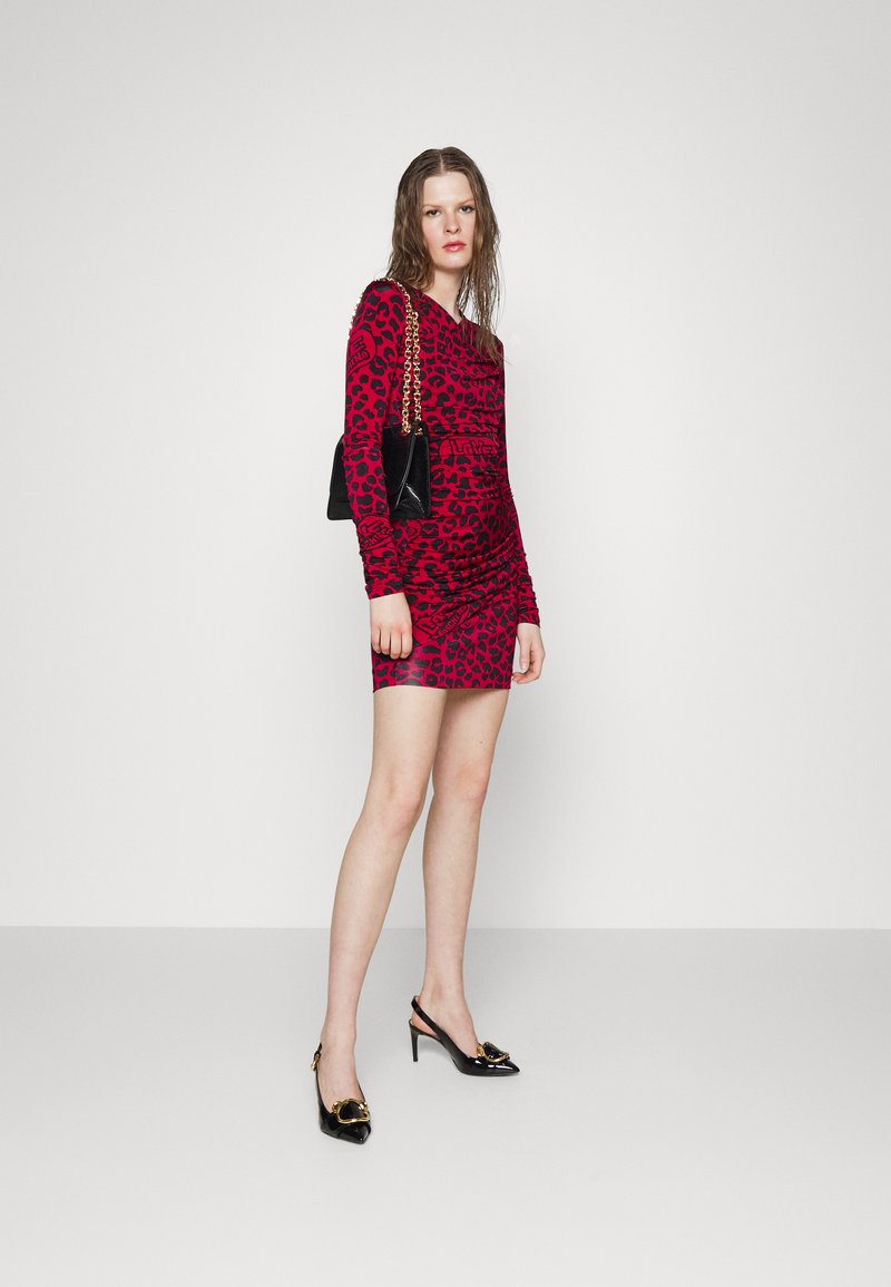 Damen Freizeitkleider | Love Moschino Jerseykleid rosso/rot - UH16409 Damen Freizeitkleider | Love Moschino Jerseykleid rosso/rot - UH16409