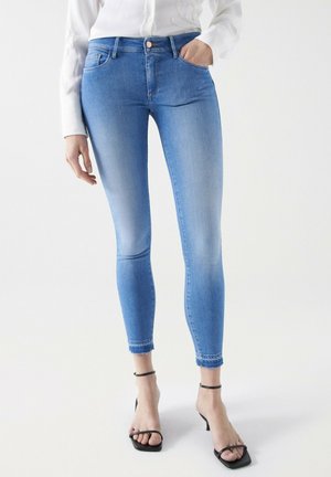 PUSH UP CROPPED  - Vaqueros pitillo - blau