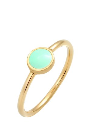 Anillo de oro con una piedra verde menta lisa engastada en un bisel redondo. La banda es delgada y pulida, mostrando un diseño moderno y minimalista.