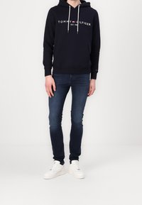 Tommy Hilfiger Felpa con cappuccio - dark blue