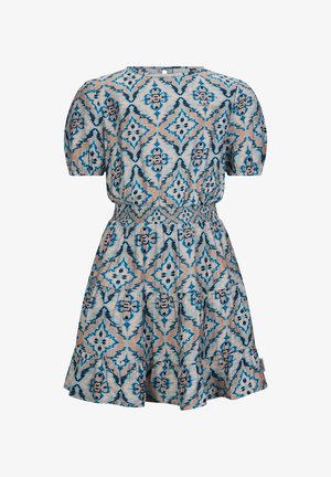 Geprinte jurk in lichtblauw en koraal met korte pofmouwen, smocktaille en een gelaagde rok met bloemen- en geometrische patronen.