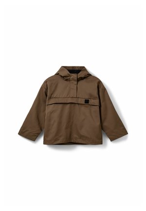 Brun huva jacka tillverkad av mjukt tyg, med en halvbäddad front, en bröstficka med lock och löst sittande långa ärmar.
