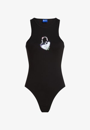 Must mustriga ujumiskleit musta värviga, kõrge kaelusega, mille keskel on südamekujulise lukuga graafika. Sile, veniv kangas, minimalistlik disain.