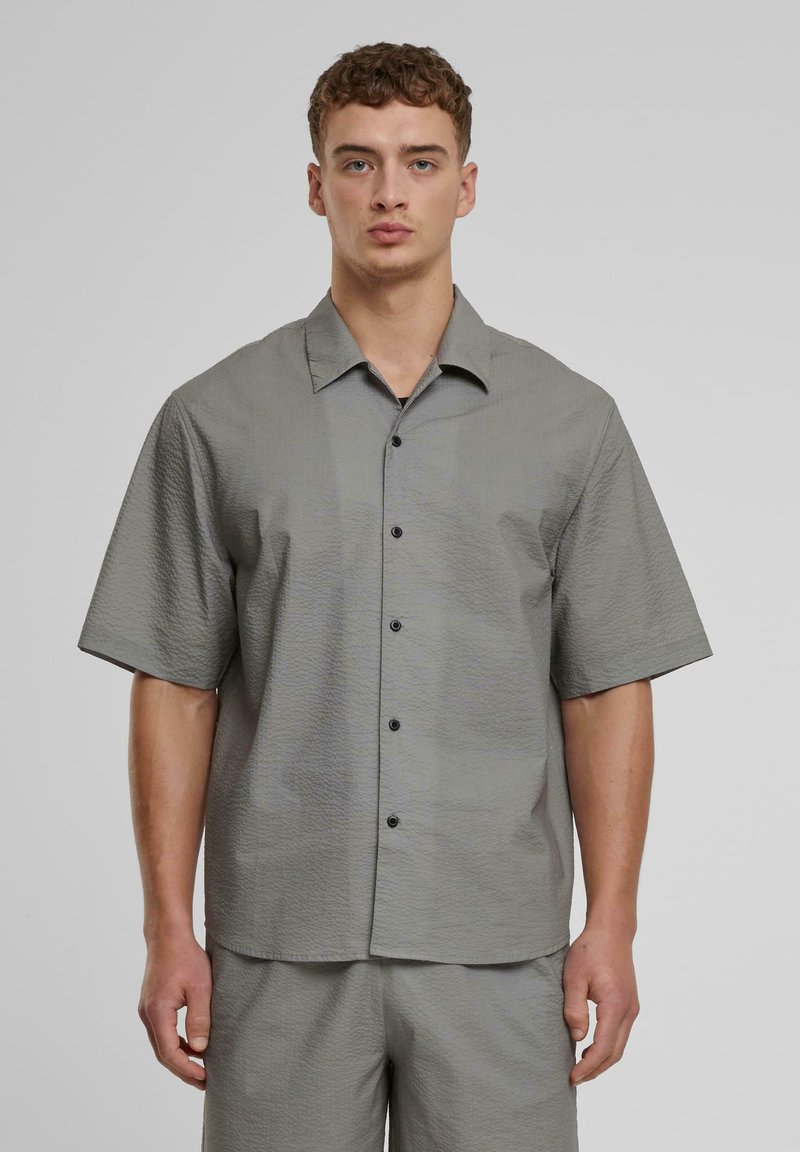 Urban Classics RELAXED SHORT SLEEVE - Vapaa-ajan kauluspaita - paleolive
