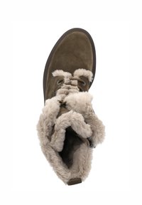 Brązowy zamszowy botek z futrzanym wykończeniem, sznurowany z przodu i zaokrąglony na czubku. Miękka tekstura i solidna gumowa podeszwa.