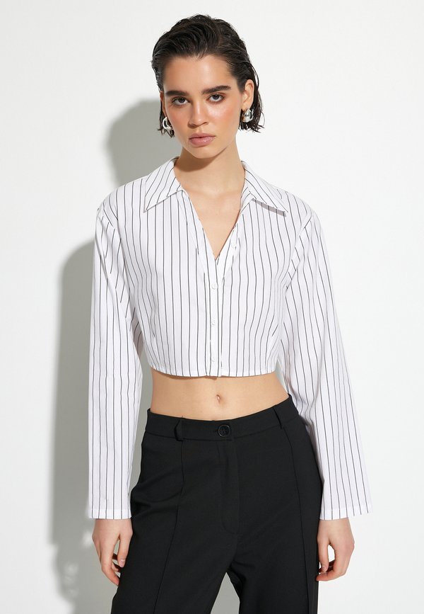 CLASSIC NECK LONG SLEEVE CROP - Hemdbluse