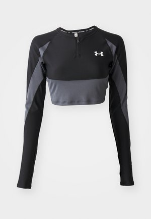 Svart og grå langermet, cropped treningstopp med glidelås i halsen, med et teksturert mønster og Under Armour-logo på brystet.
